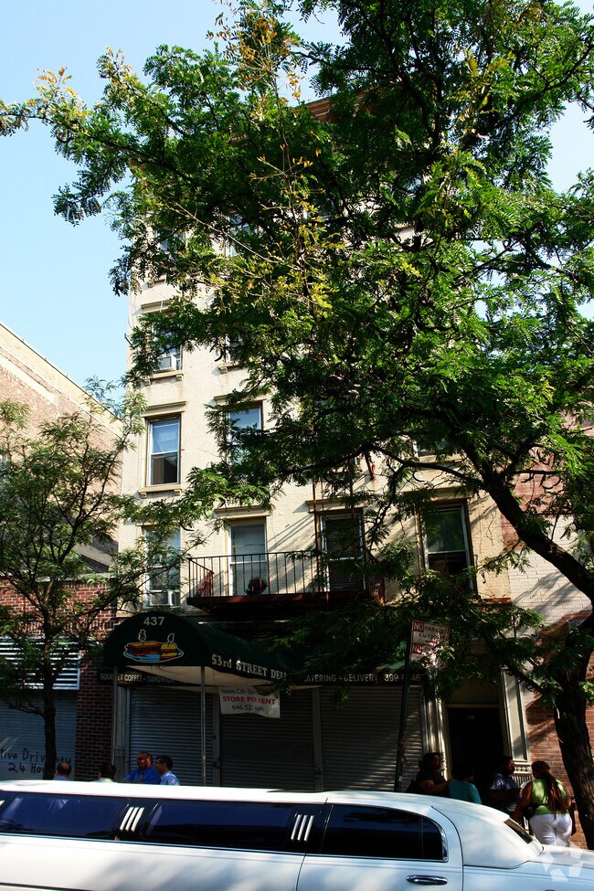 Foto del edificio - 437 W 53rd St