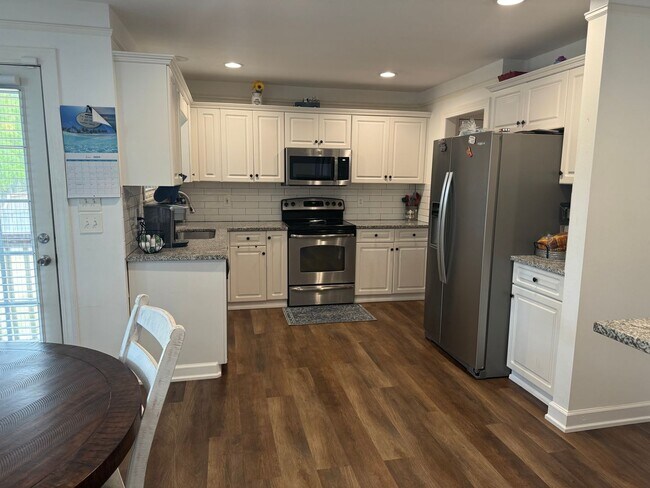 Building Photo - Stunning home close to Ft. Jackson & major...