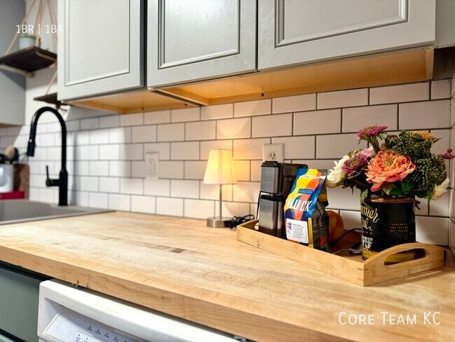 Foto del edificio - 1207 W 47th St