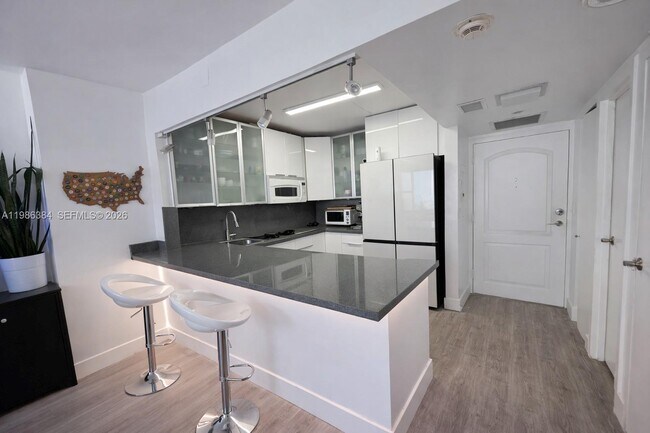 Foto del edificio - 3675 N Country Club Dr