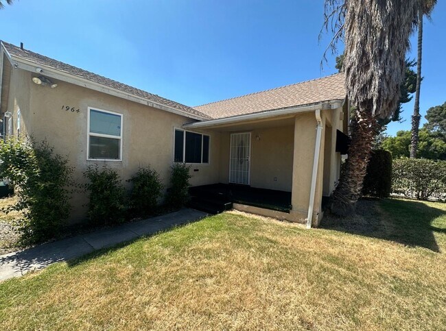 Building Photo - 3+2 HOME IN SAN BERNARDINO