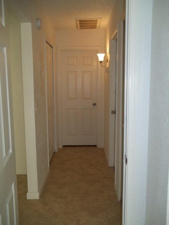 Foto del edificio - New remodeled 2 bedroom 1 bath unit with private patio and full size washer and dryer hookups!!
