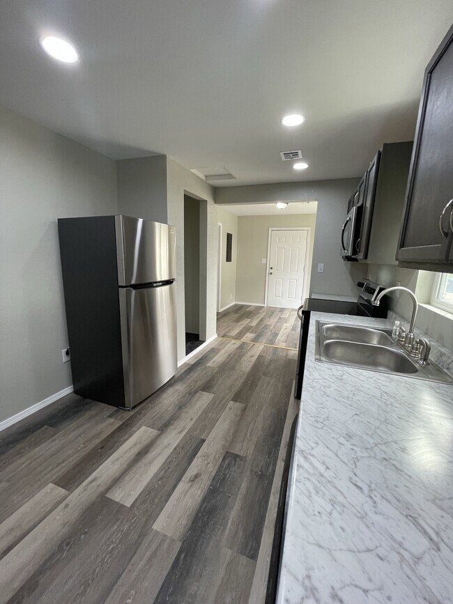 Building Photo - 521 S McConnell