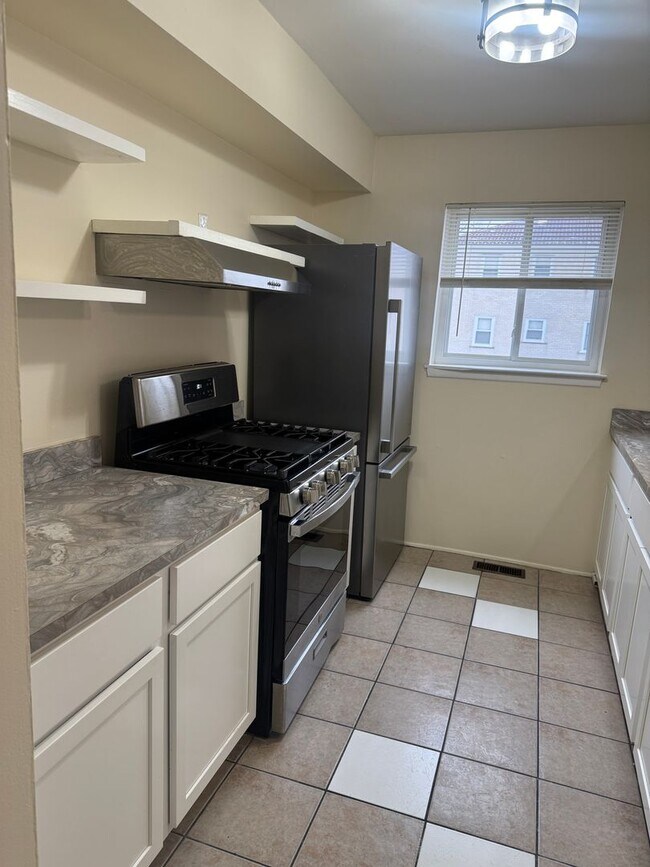 Foto del edificio - NOW LEASING AT BADCAD APARTMENTS