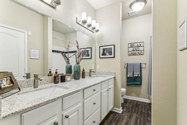 Building Photo - Society 865