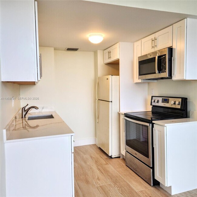 Foto del edificio - 18181 NE 31st Ct