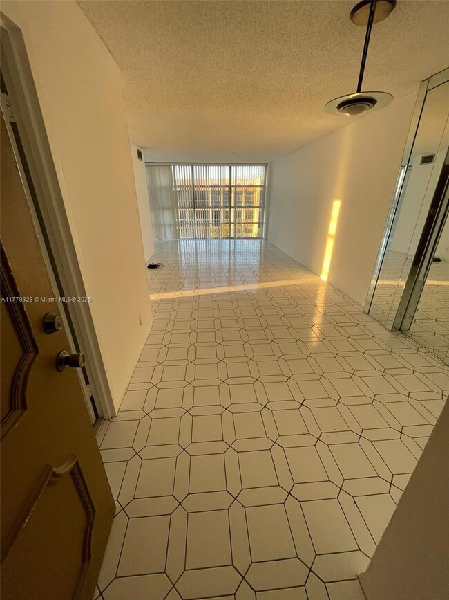 Foto del edificio - 801 Three Islands Boulevard