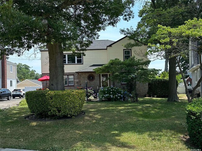 Building Photo - 38 Howard Pl