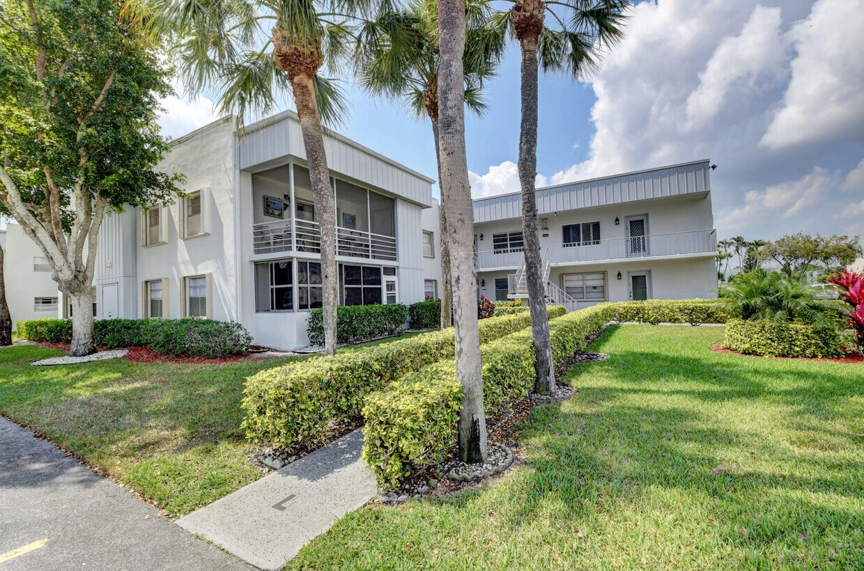 567 Burgundy L, Delray Beach, FL 33484 Condo for Rent in Delray Beach