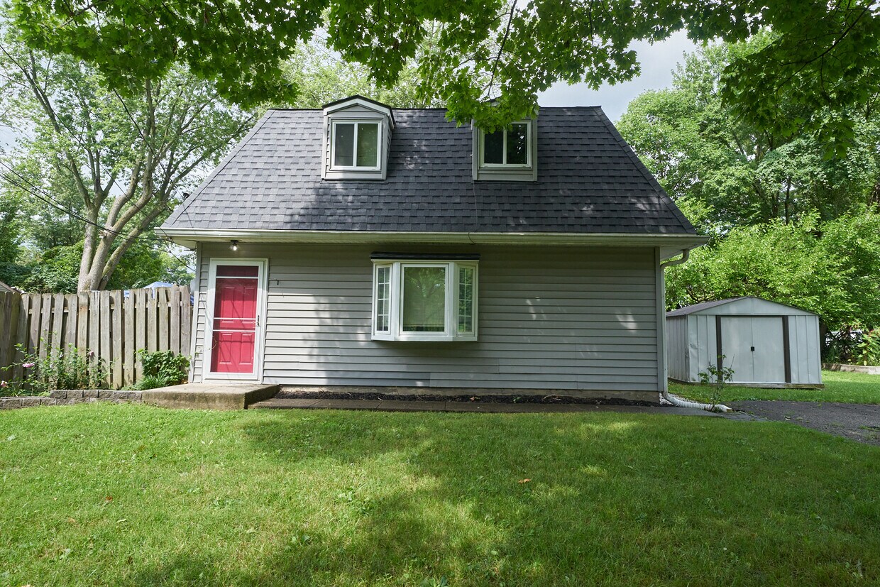 Primary Photo - 10506 Combs Ave