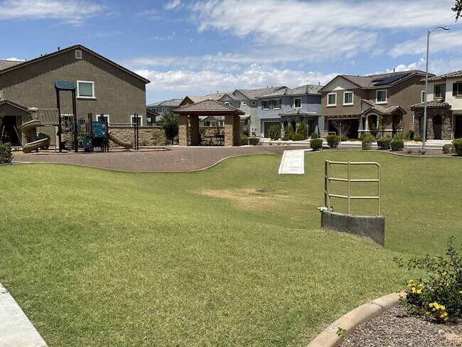 Building Photo - Charming new 4 Bed 2.5 Bath Newer Home in ...
