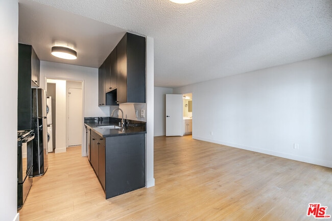 Foto del edificio - 1352 S Carmelina Ave