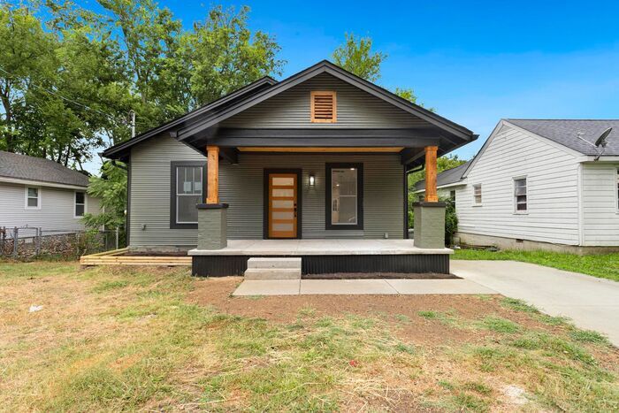 Foto principal - Fully Renovated 3 Bedroom Home With BACKYA...