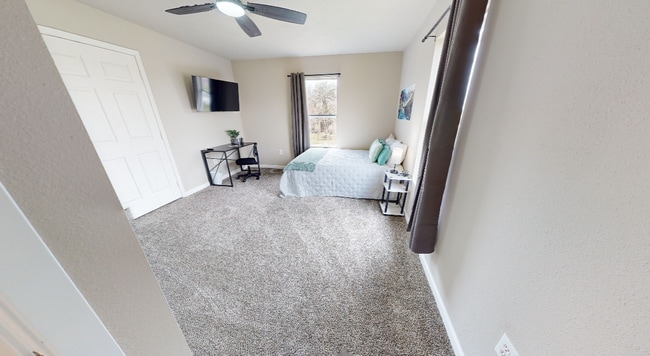 Building Photo - 1917 Sadler St