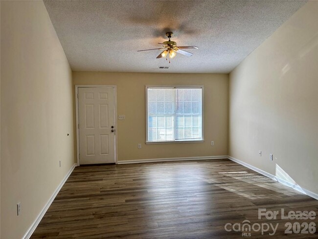 Building Photo - 521 Cedar Spring Dr