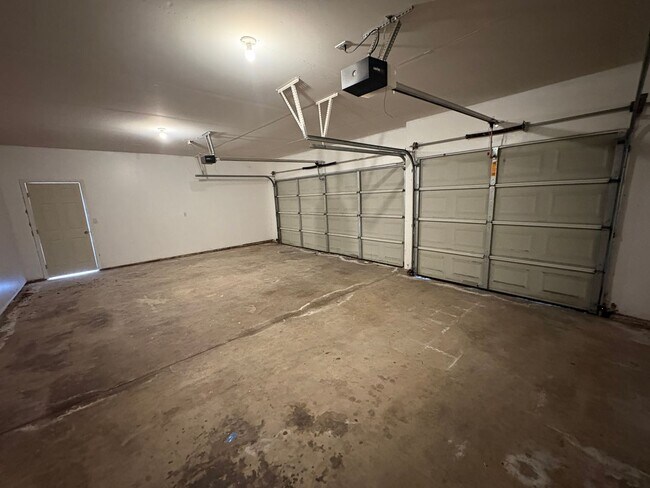 Building Photo - Amazing Home for Rent on a Corner Lot!!!