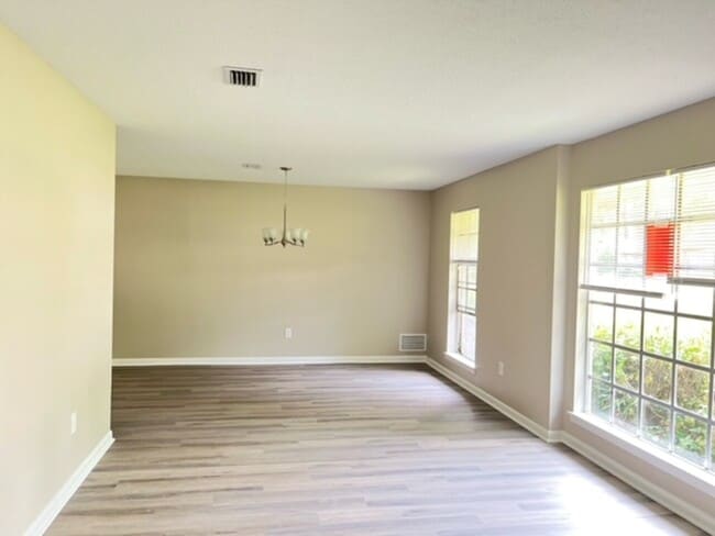 Building Photo - Dunleith PL