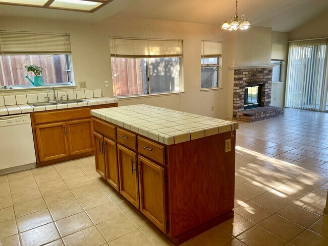 Building Photo - 2113 Mount Hamilton Dr
