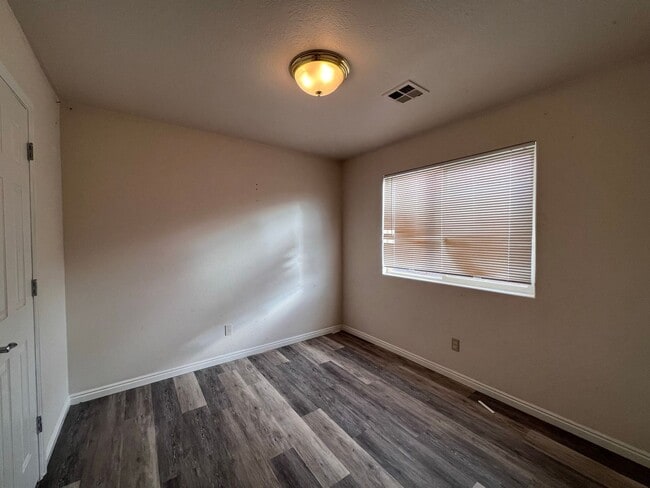 Building Photo - Rainbow Canyon House