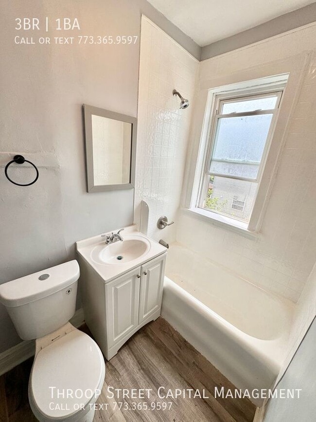 Building Photo - Spacious 3Bed 1Bath in Lawndale