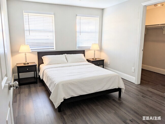 Foto del edificio - 813-812 Alexander St