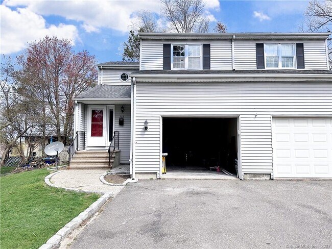 Building Photo - 203 Capewell Ave