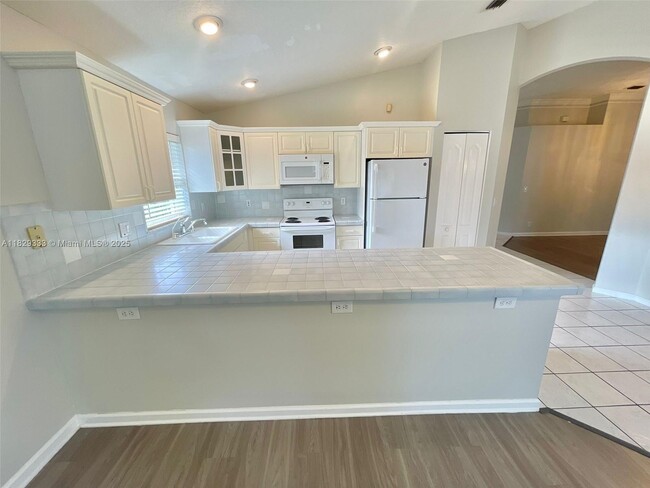 Foto del edificio - 6311 Mullin St