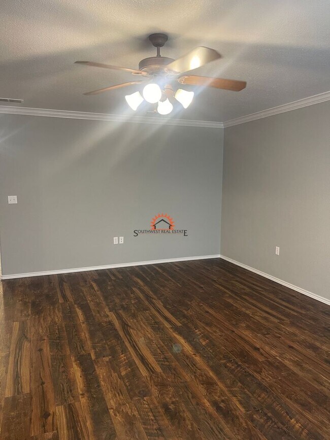 Building Photo - 900 Cameo