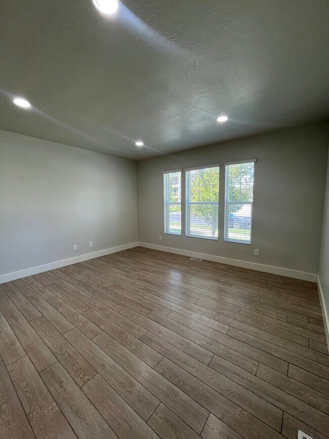 Building Photo - 2297 W 670 S