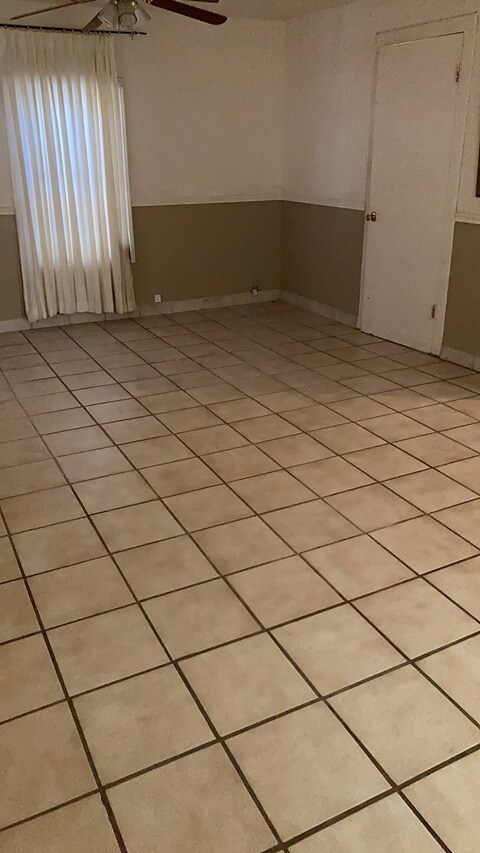 Sala de estar - 401 S Doris Ave