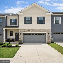 Building Photo - 491 Hanson St