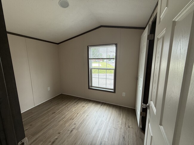 Building Photo - 3528 Queens Point Terrace