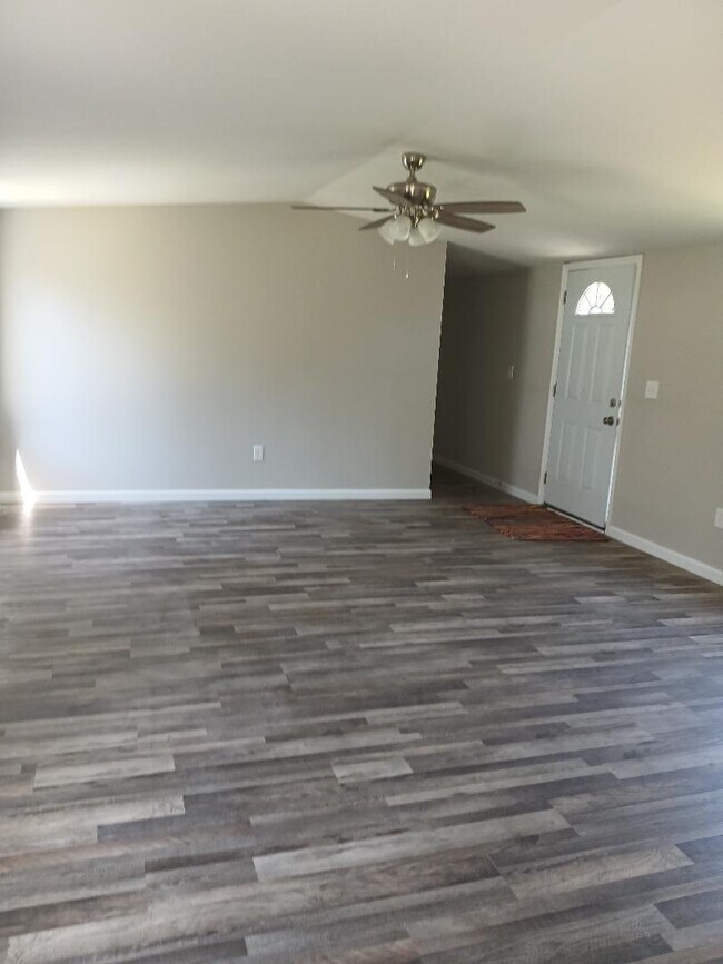 Photo - 98 Leasch Loop House