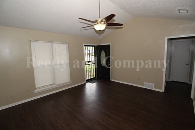 Building Photo - 3335 Laurel Dr
