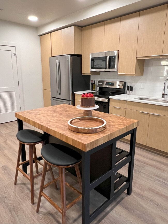 Kitchen-Dining Room - Grandeur Apartments