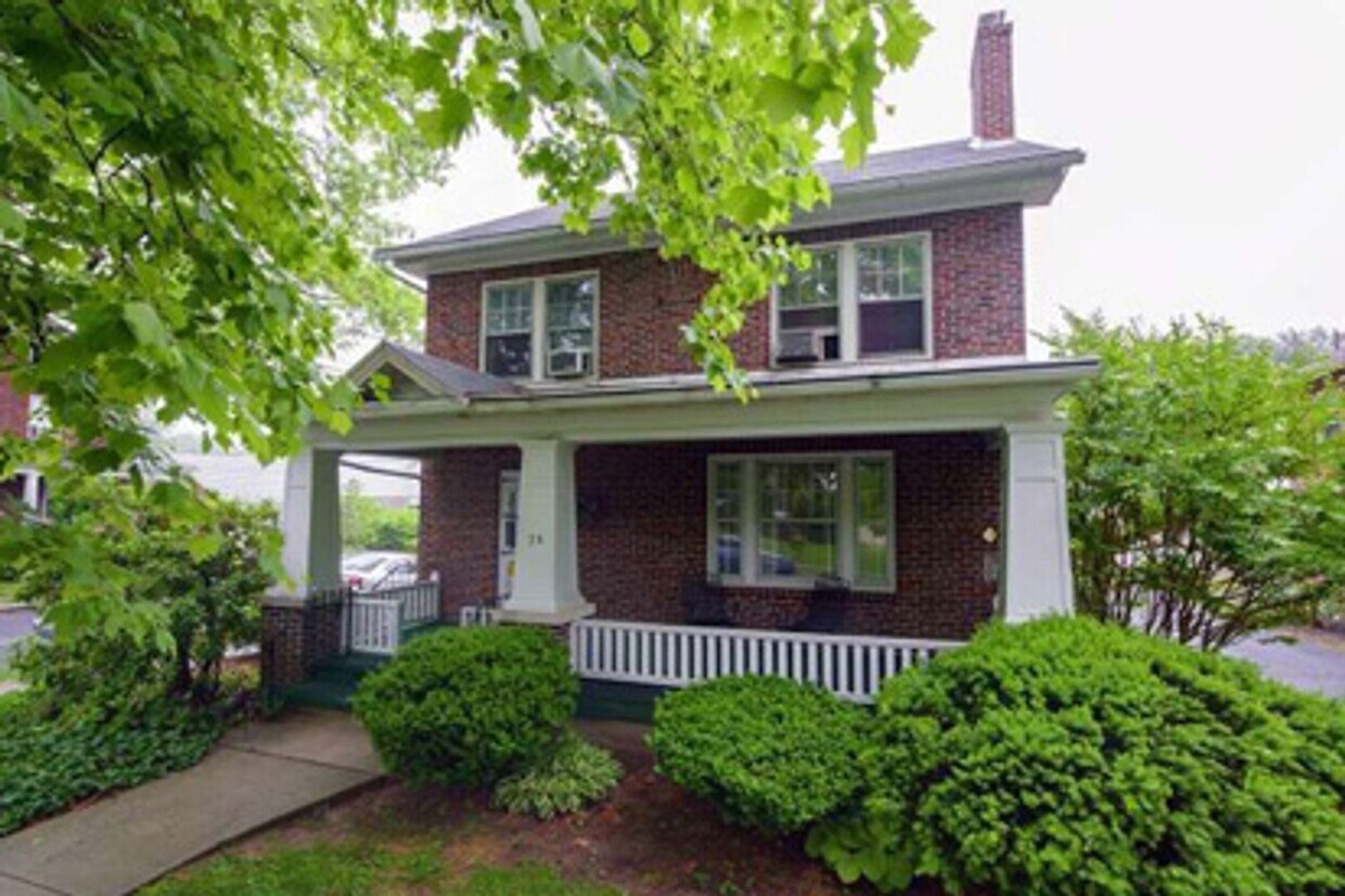 Primary Photo - 35 E Court Blvd