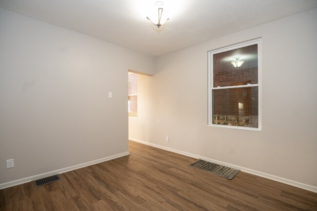 Foto del edificio - 1600 Rutherford Ave