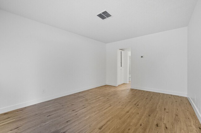 Foto del edificio - 2 Bedroom Unit Near Downtown Las Vegas! *** MOVE-IN SPECIAL! FIRST MONTH'S RENT IS FREE!!! ***