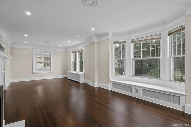 Building Photo - 135 Ashford Ave