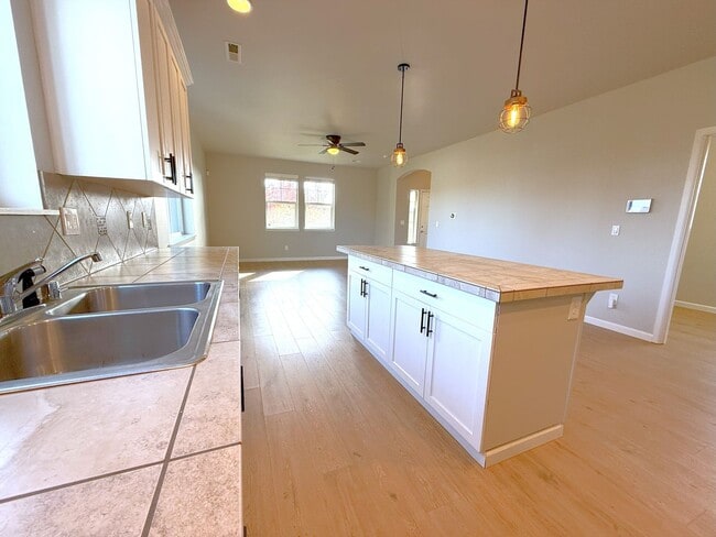 Building Photo - Beautiful House - 3 bed in Yelm!!