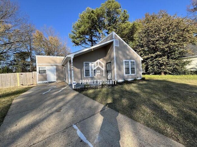 Building Photo - 4496 Villagreen Dr