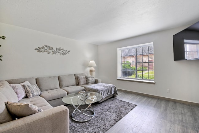 Photo - 1819 E Grauwyler Rd Apartment