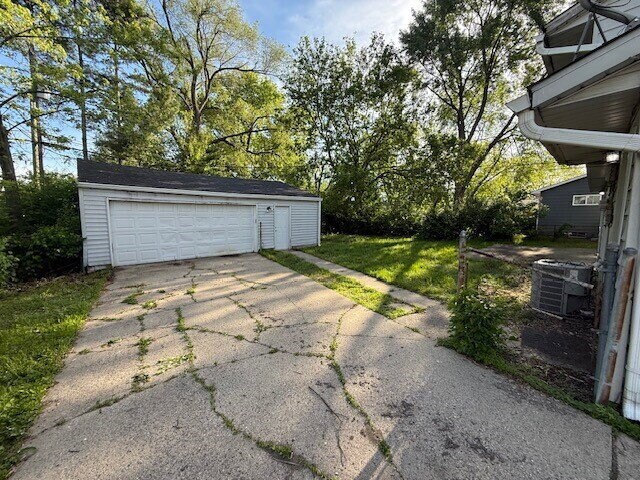 Foto del edificio - EAST SIDE 4 BR RECENTLY UPDATED!  AVAILABLE NOW!
