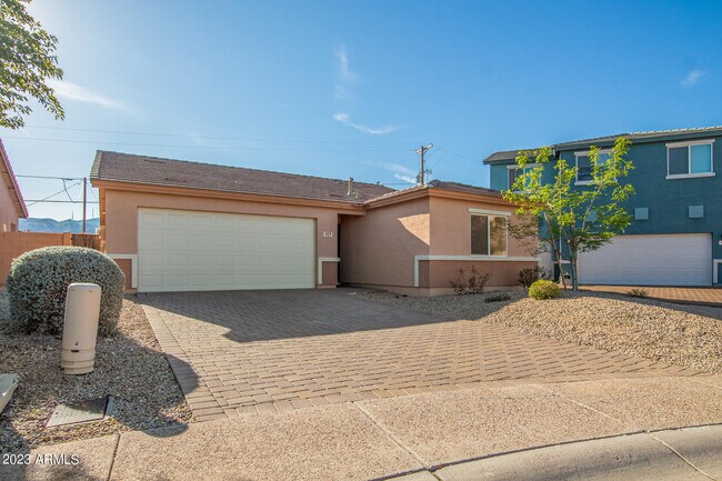 Building Photo - 423 W Alicia Dr