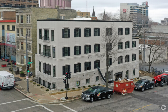Foto del edificio - 1245 N Milwaukee St