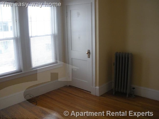 Building Photo - 118 College Ave