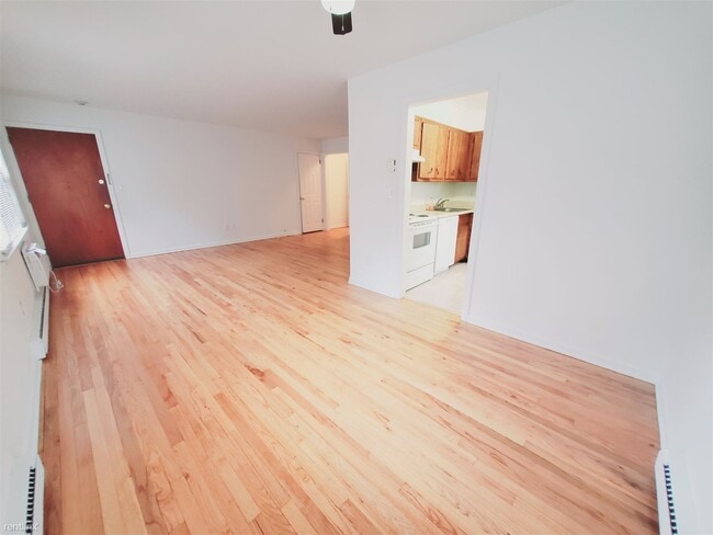 Building Photo - 1 br, 1 bath Condo - 41 Pine Hill Ave Unit B