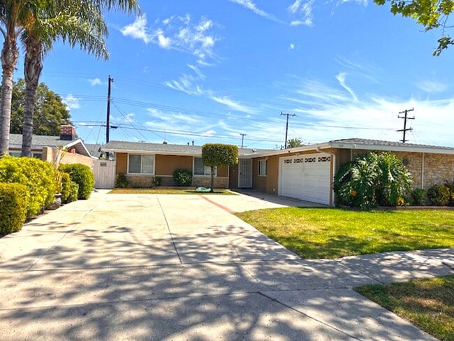 Building Photo - 3 Bedroom House in Quiet Neighborhood