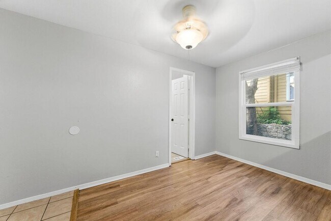 Foto del edificio - 2712 Whitis Ave