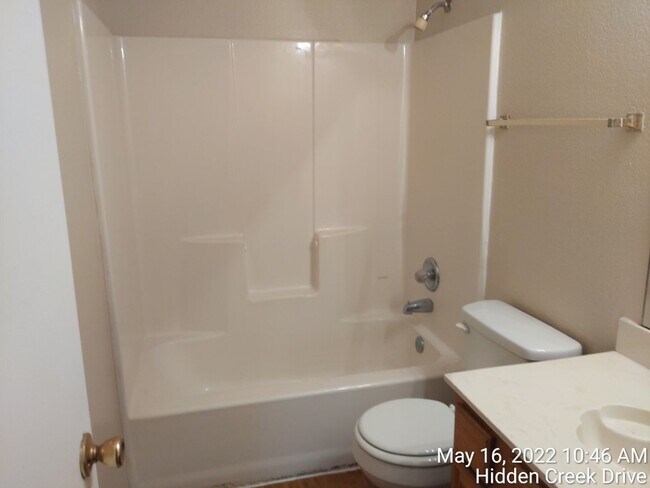 Foto del edificio - 1200 Hidden Creek Dr